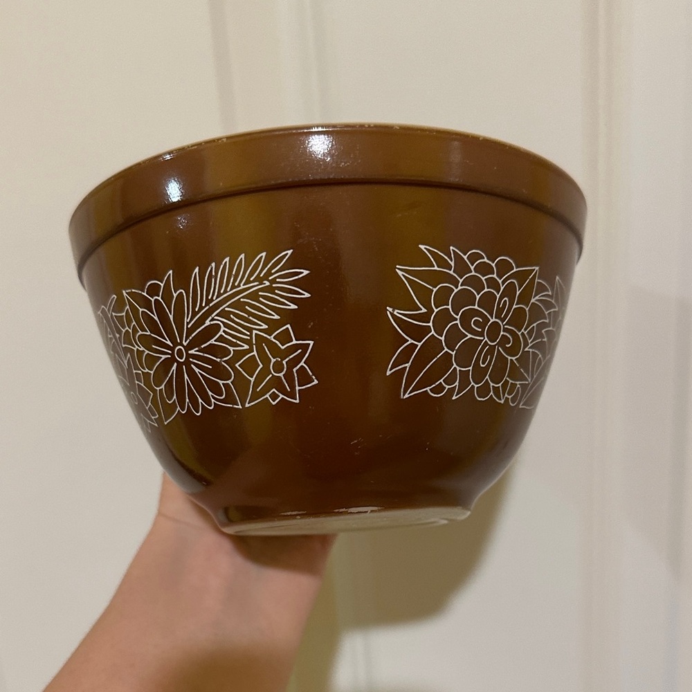 Pyrex 401 Woodland Brown Mixing Bowl with Floral Design - Picture 5 of 6